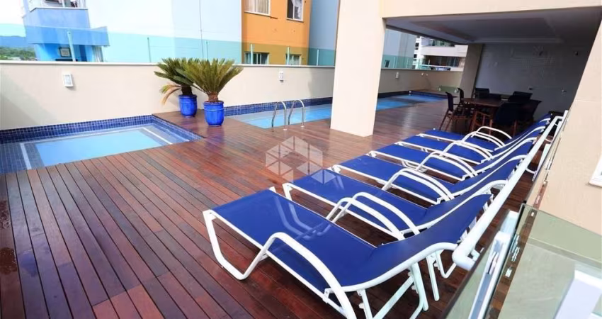 Apartamento mobiliado com três quartos na meia praia em itapema sc