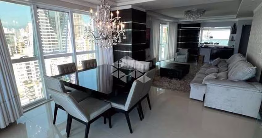 Apartamento com quatro quartos e Vista mar na Meia Praia Itapema SC