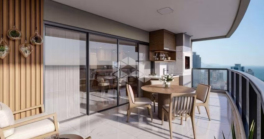 Apartamento com quatro suites na meia praia em Itapema SC
