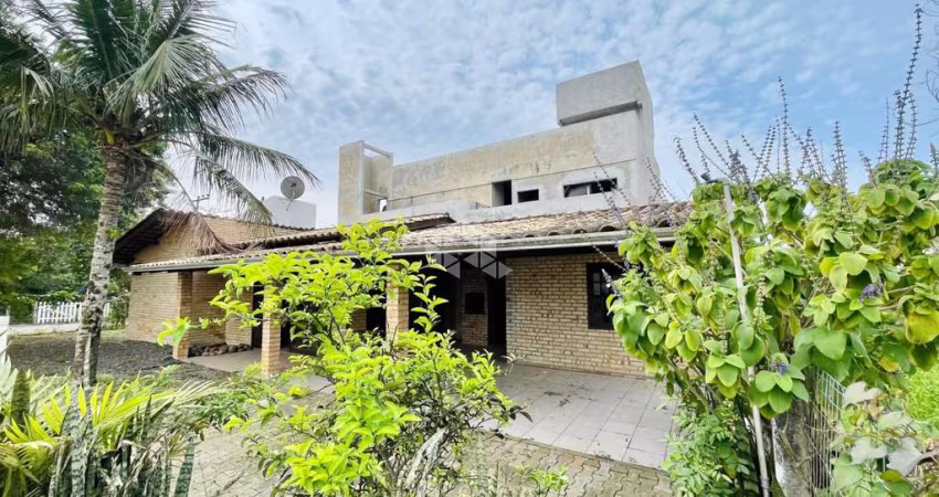 Casa com dois quartos em Bombas Bombinhas SC