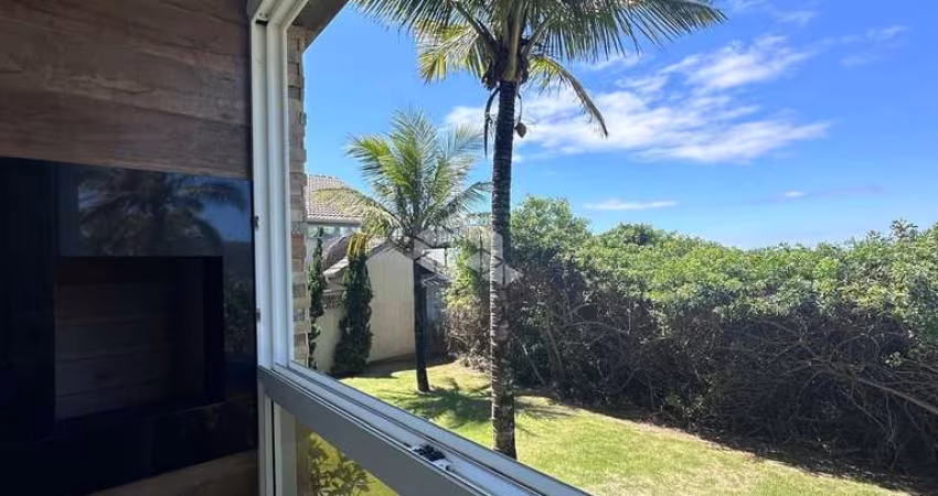 Apartamento pé na areia com duas suites no Mariscal em Bombinhas SC