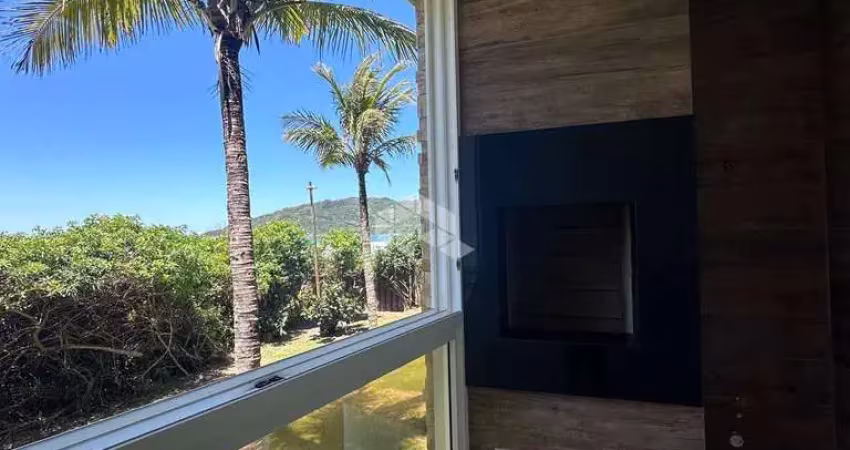 Apartamento pé na areia com duas suítes no  Mariscal em Bombinhas SC