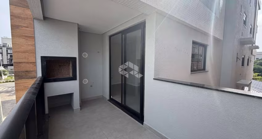 Apartamento com duas suítes a 250 metros do mar .