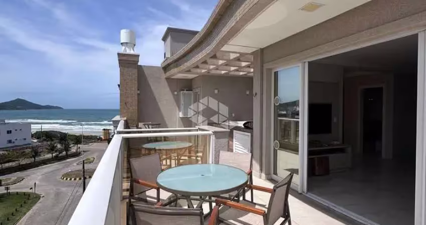 Cobertura duplex mobiliada com 3 suits em mariscal em bombinhas