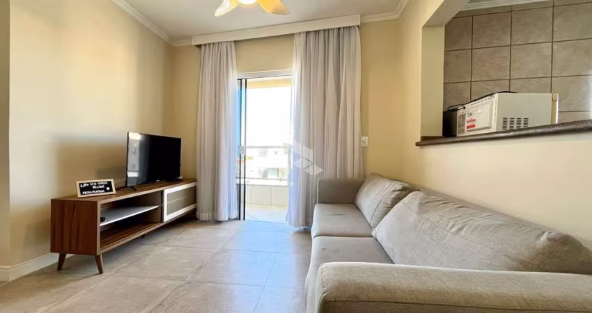 Apartamento muito bem localizado no bairro de Canto Grande