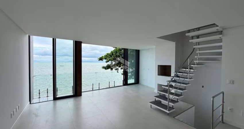 Sobrado triplex , frente mar,  em Morrinhos Bombinhas.