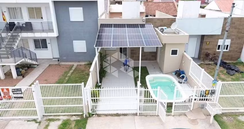 Casa com suíte, piscina e placas solares no Centro Novo
