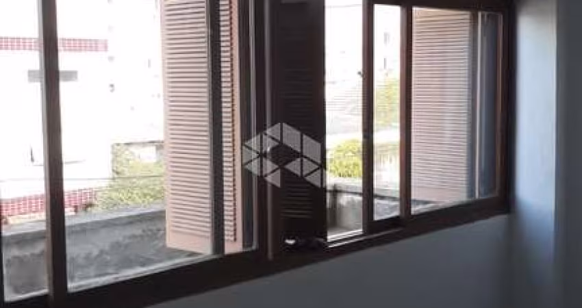 Sala comercial desocupada no Passo D'Areia