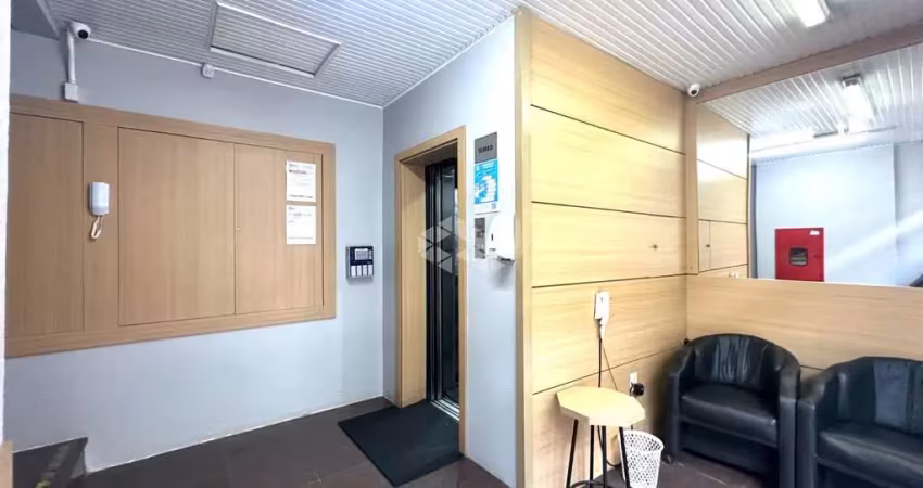 Sala com banheiro, com área total de 32 m2, bairro santa maria goretti, porto alegre - rs