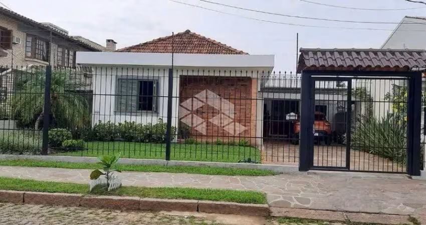 Casa com 5 quartos à venda na Rua Jacipuia, 317, Guarujá, Porto Alegre