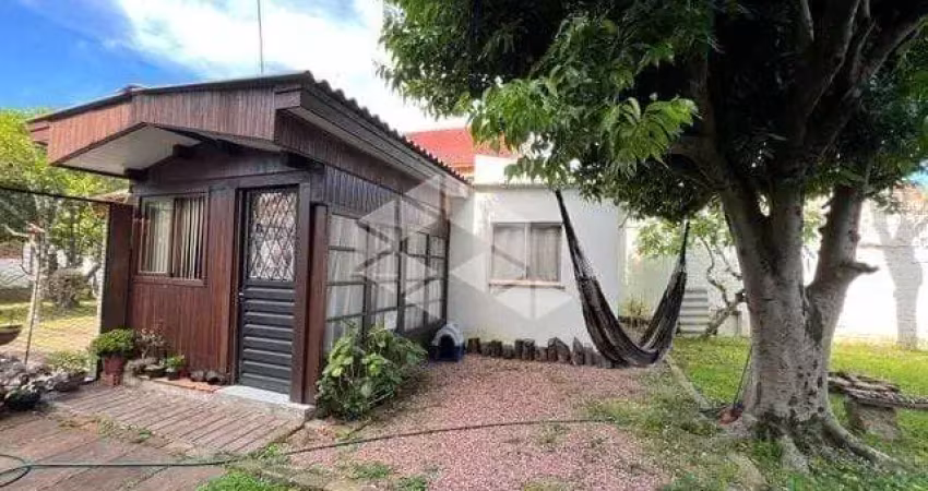 Terreno à venda na Avenida Guarujá, 156, Guarujá, Porto Alegre