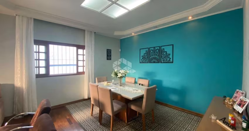 Casa com 4 dormitórios, 4 vagas e 5 banheiros no Jabaquara
