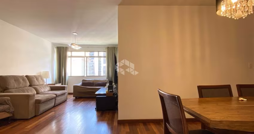 Apartamento de 136m², a 350mts. do metrô, com 3 quartos e 2 vagas de garagem.