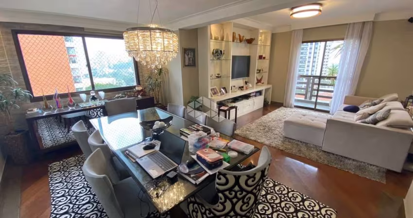 Duplex alto padrão na Chácara Klabin, com 228m², 4 suítes e 3 vagas de garagem.