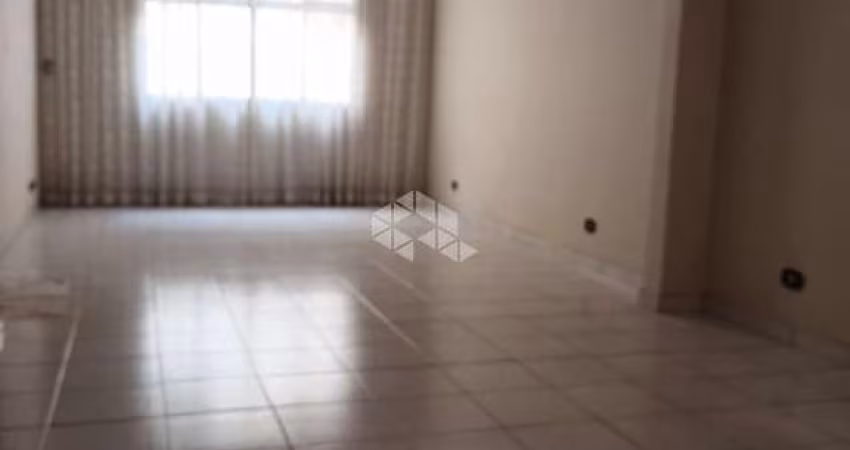 Casa 180 m² ,com 3 quartos ,sendo 1 suíte e 2 vagas de garagem, próximo ao Parque da Aclimação.