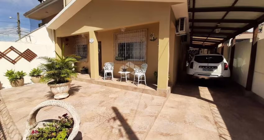 Casa de 3 dormitórios e 3 banheiros no bairro Jucelino Kubitschek em  Santa Maria
