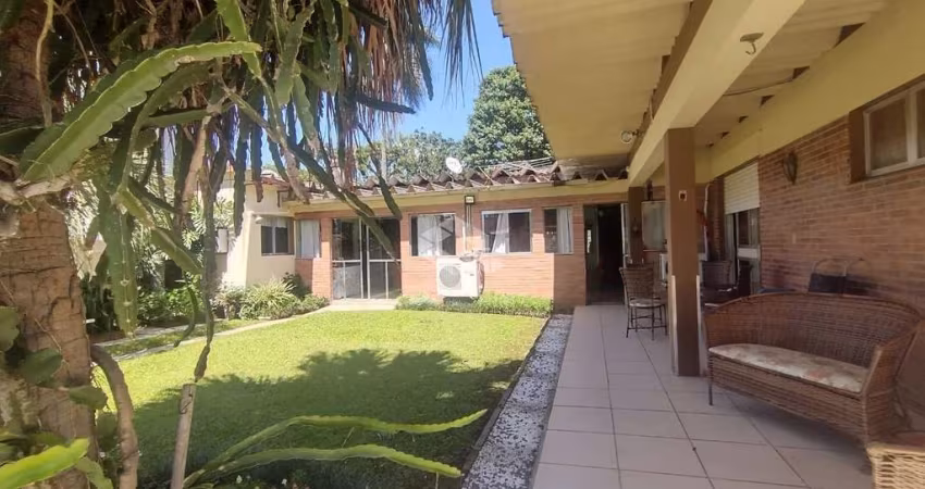 Casa com 4 quartos 5 banheiros  à venda com vaga e piscina em Camobi, Santa Maria, pertinho da UFSM