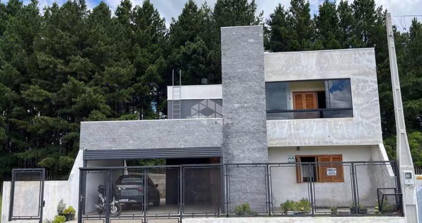 Casa com 03 quartos e pátio à venda no bairro Camobi em Santa Maria, pertinho da UFSM.