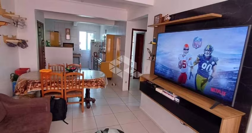 Apartamento com 2 quartos, 1 suíte , 1 banheiro social e garagem.
