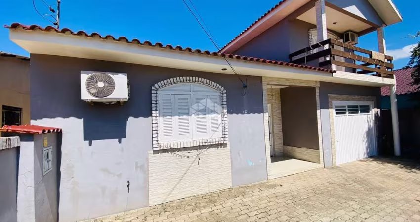 Casa com 04 quartos a venda no bairro Camobi, próximo a UFSM em Santa Maria.