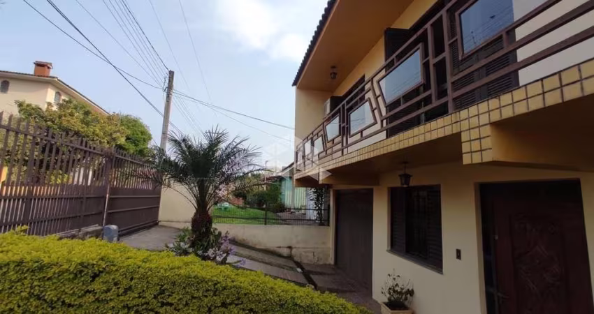 Casa Semi mobiliada com 5 quartos  e 1 suíte no Bairro Camobi em Santa Maria
