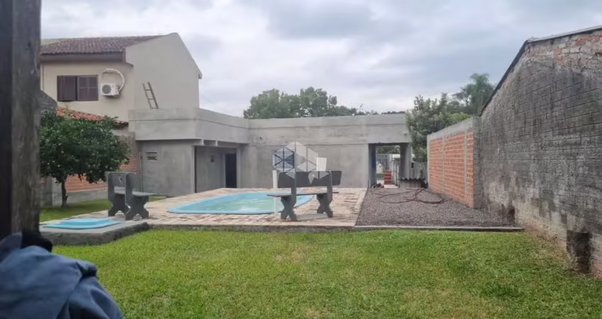 Casa com 3 quartos, sala, cozinha, 2 vagas de garagem e piscina no bairro itararé em santa maria