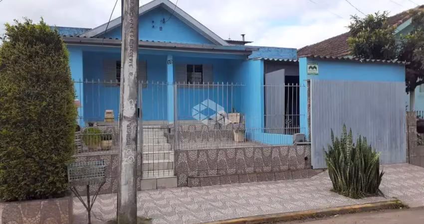 Casa com 4 quartos 2 banheiros 2 vagas de garagem no bairro juscelino kubstcheck em santa maria