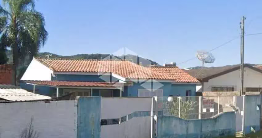 Casa de 2 dormitórios à venda no bairro carolina em santa maria