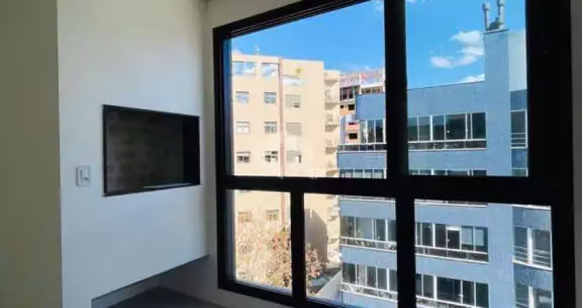 Apartamento novo à venda com 02 dormitórios,  01 suíte e sacada no bairro nossa senhora de lourdes em santa maria, financiável.