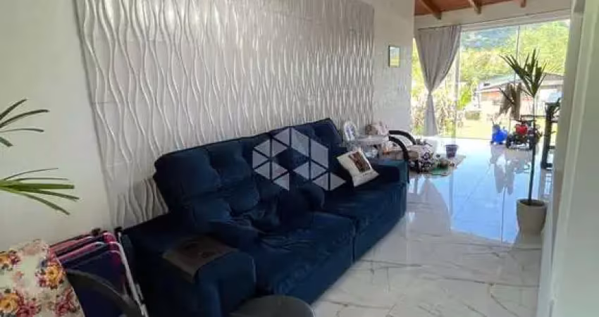 Casa com 2 quartos e vaga de garagem à venda no bairro campestre menino deus em santa maria