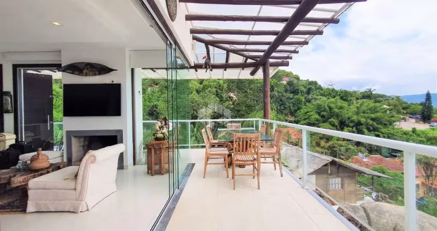 Casa com 4 suítes a venda na Barra da Lagoa/Praia Mole em Florianópolis/SC