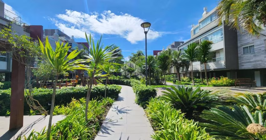 Apartamento de 3 dormitórios sendo 2 suítes em condominio club na Praia do Campeche