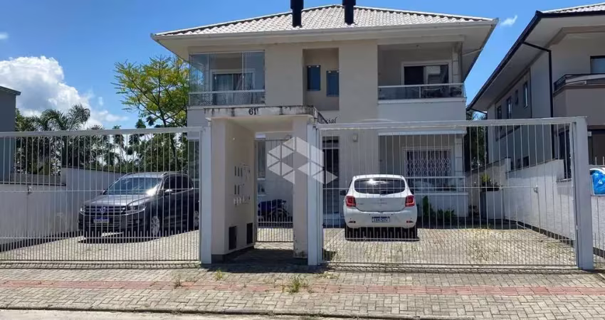 APARTAMENTO COM SUÍTE E EXCELENTE LOCALIZAÇÃO EM NOVA PALHOÇA
