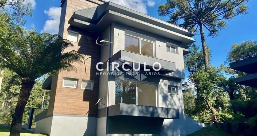 Elegante casa com três dormitórios suite master e piscina em Gramado