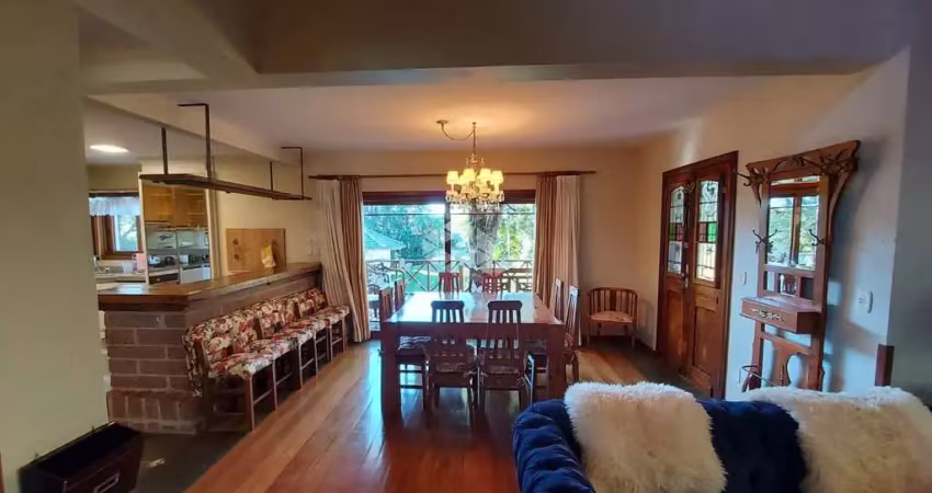 Casa com 4 dormitórios no Saint Moritz
