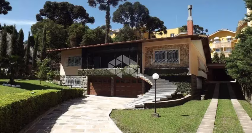 Casa 545m², 4 dormitórios, sendo 2 suítes, localizado no centro de canela