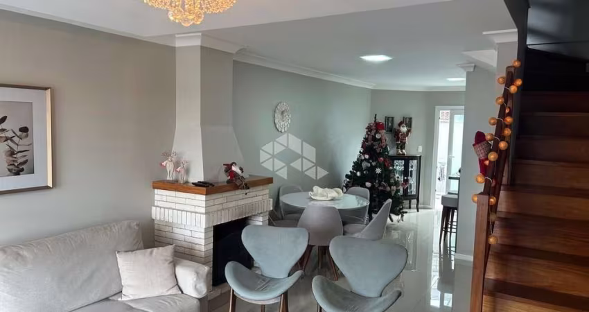 Casa Geminada com três dormitórios