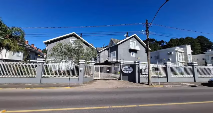 Casa em canela com quatro dormitórios totalmente mobiliada