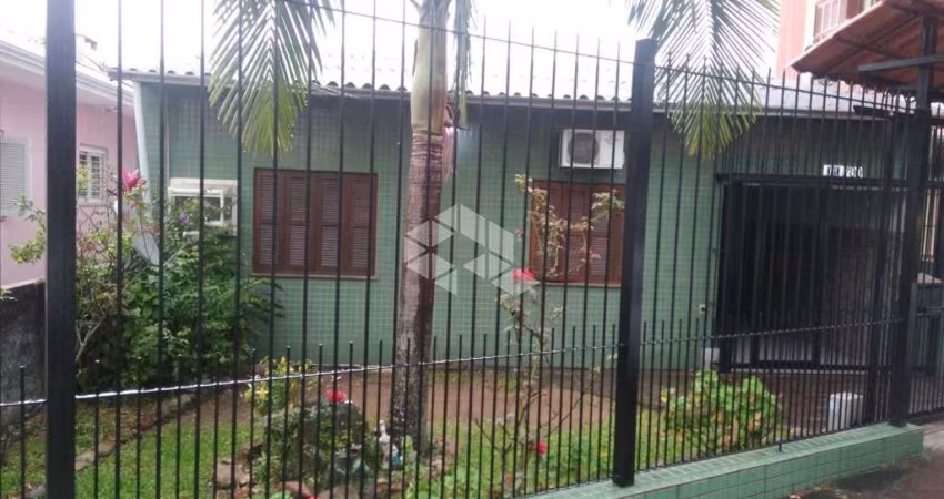 Casa a com 3 quartos e 2 banheiros no centro de Canoas