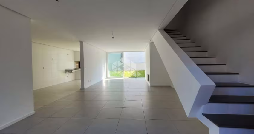 Sobrado à venda, 3 dormitórios, suíte, 3 vagas,  novo, lareira, churrasqueira, Jardim Lindóia, zona norte.