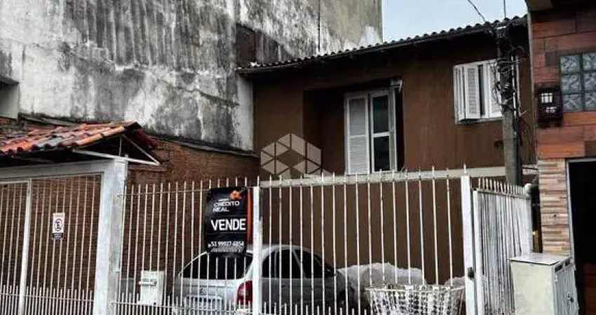 Oportunidade Única! Sobrado de 2 Dormitórios em Área Comercial - Justino Camboim