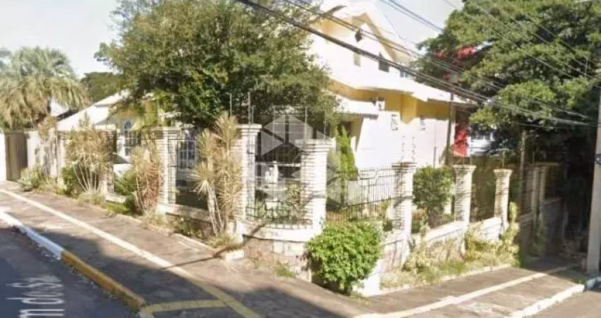 Casa com 3 suítes, e 3 vagas de garagem no bairro niteriói em canoas
