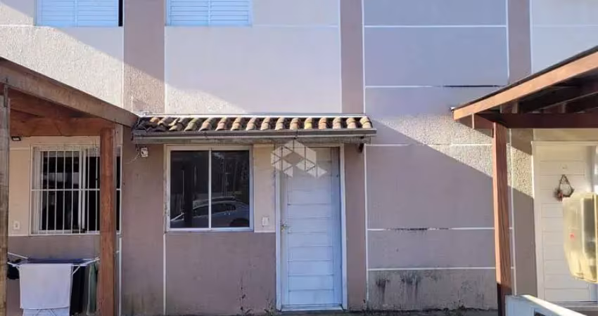 Casa 2 dormitórios, 1 vaga privativa e pátio em condomínio fechado com lazer completo.