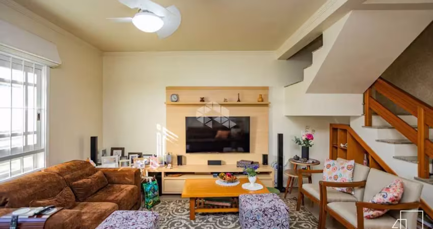 Casa sobrado 3 dormitórios 1 suíte, igara/canoas, lavanderia, churrasqueira, piscina aquecida, 4 vagas garagem, pátio. aceita financiamento.