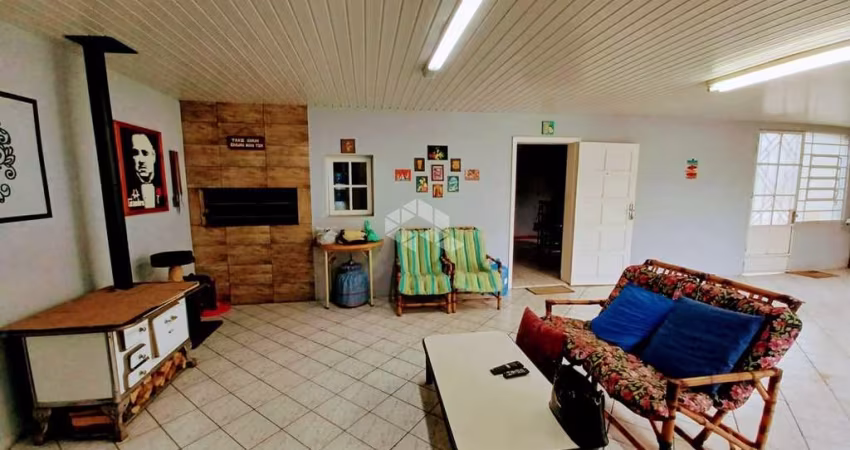 Casa de 3 dormitórios, sala de estar e jantar, aceita financiamento no Bairro Rio Branco/Canoas.