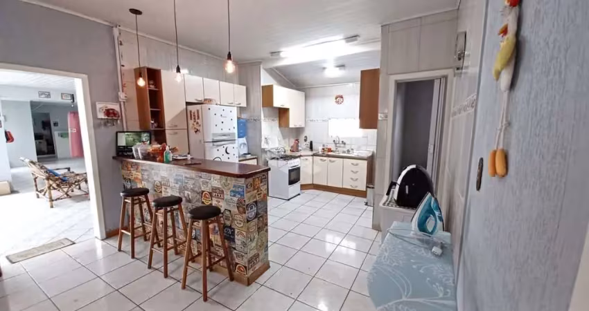 Casa 3 dormitórios com 1 suíte, reformada, piscina, semimobiliada, churrasqueira gourmet, vaga 3 carros, aceita financiamento/ rio branco/canoas.