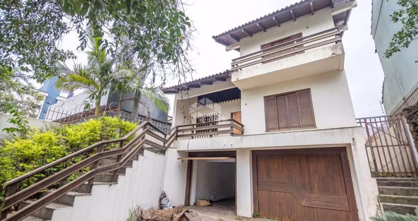 Sobrado comercial ou residencial, 3 dormitórios, sendo 1 suíte com closet e hidro, área intima com lareira. À venda no bairro Marechal Rondon/Canoas