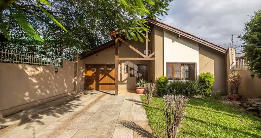 Casa 3 dormitórios sendo 1 suíte, 4 vagas,  lareira, pátio, piscina, à venda no bairro Nossa Senhora das Graças, Canoas. Aceita financiamento FGTS