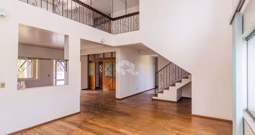 Casa de 6 dormitórios, 2 suítes, closet, hidro, sacada, espaço gourmet com churrasqueira. À venda no bairro Marechal Rondon, aceita financiamento FGTS