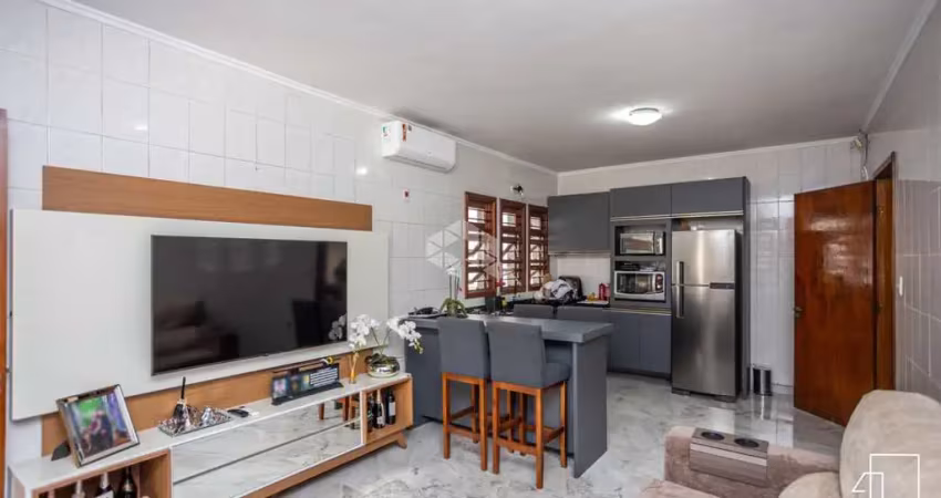 Casa, moinhos de vento/canoas 2 dormitórios, 1 suíte, espaço gourmet, 3 vagas cobertas, semimobiliada. aceita financiamento e fgts.
